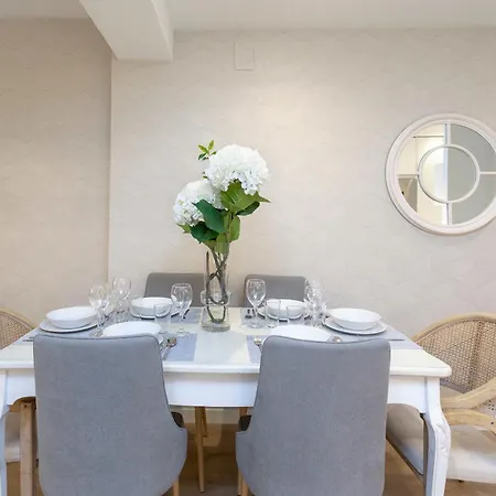 Genteel Martinez Campos Ii Apartment